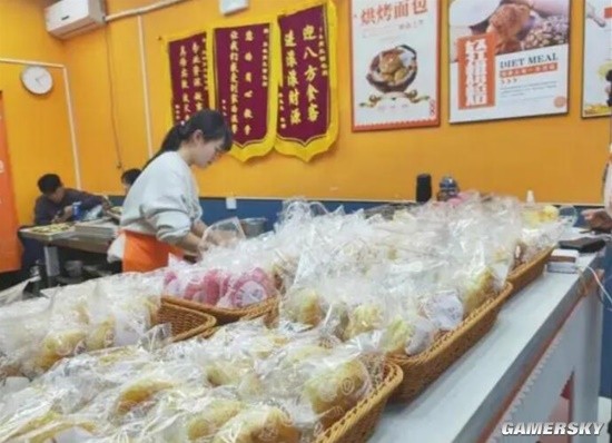 当年轻人涌入2元面包店 一天卖出800个现烤面包-第1张图片