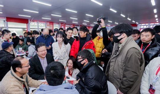 Mike获得劫杯单排冠军,丁磊邀请冠军团队杭州吃火锅-第6张图片 Mike获得劫杯单排冠军,丁磊邀请冠军团队杭州吃火锅-第6张图片