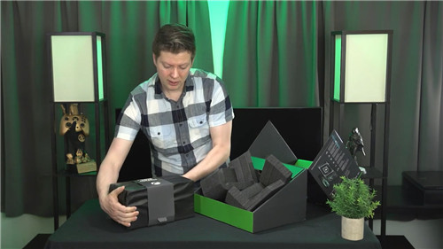 微软解禁Xbox Series X/S主机开箱视频-第2张图片