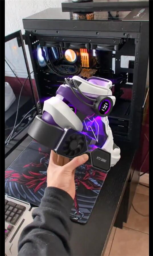 鞋子也能装显卡？ 外国大佬鞋子装了RTX 3080还能播放视频-第4张图片