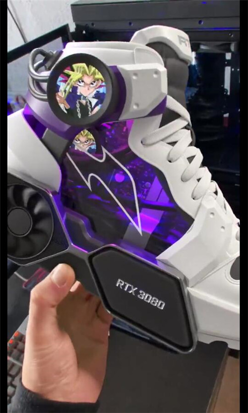 鞋子也能装显卡？ 外国大佬鞋子装了RTX 3080还能播放视频-第5张图片