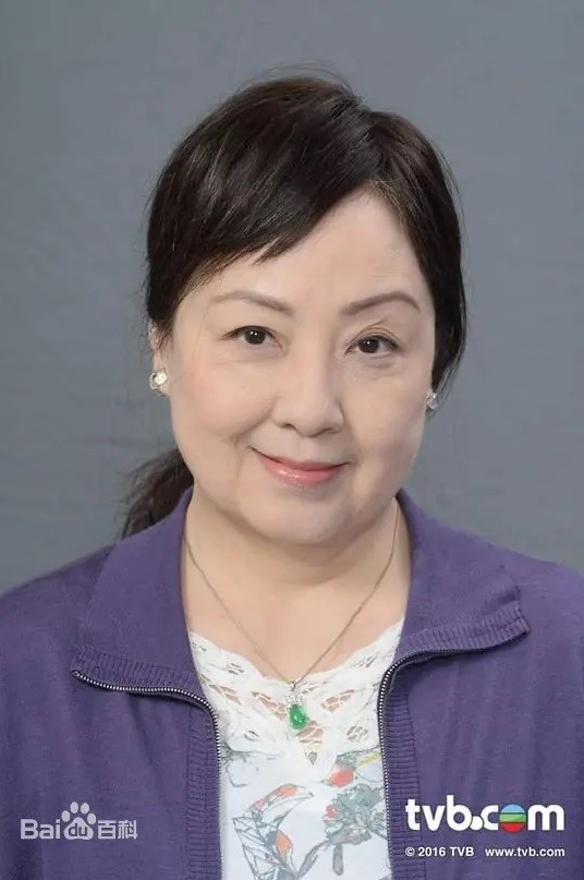 TVB老戏骨批年轻演员阵仗大 要人撑伞端茶扇风-第4张图片