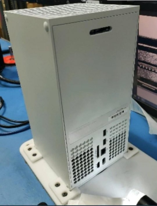 微软Xbox SeriesX新机型号的白色数字版被曝光。-第4张图片