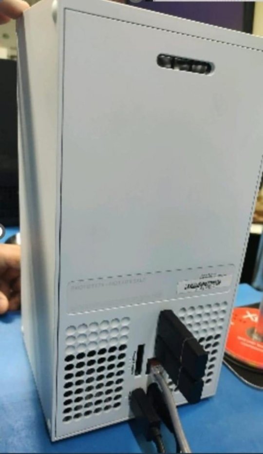 微软Xbox SeriesX新机型号的白色数字版被曝光。-第3张图片