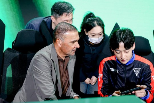 FC PRO足球世界嘉年华结束！gullit空着陆点&；贝尔视频连线，中国先锋在一冠一亚中表现出色。-第8张图片
