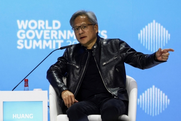 英伟达CEO黄仁勋：5年以内 AI或可通过人类测试！-第1张图片