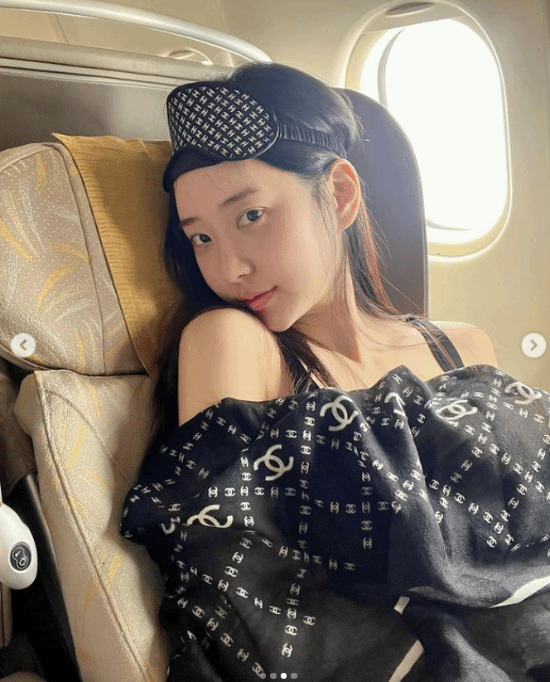 接住泼天流量！女主体模在刚刚ins介绍中加上《星刃》-第3张图片