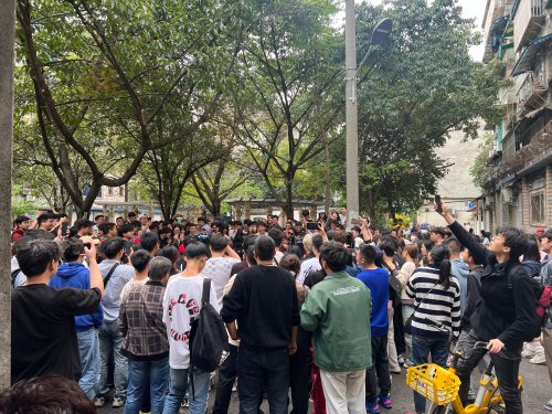 说唱圈太抽象了 “谢帝谢帝我要迪士尼”意外大火-第1张图片