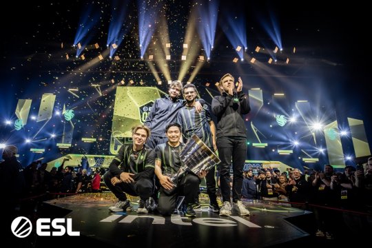 《DOTA 2》ESLONE伯明翰猎鹰队3:0 BB夺冠。-第1张图片