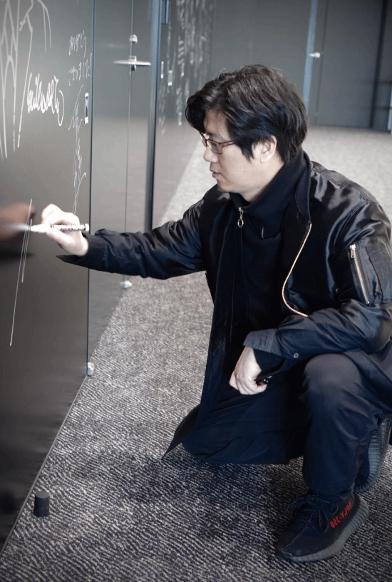 强强联手？《星刃》制作人金亨泰拜访小岛秀夫工作室-第3张图片