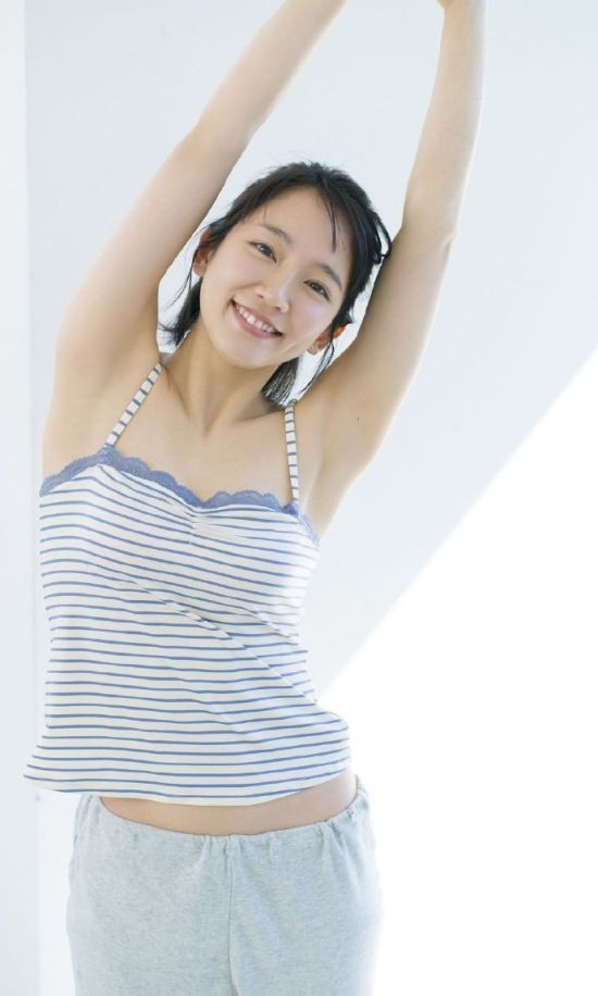 裸足体育主持人是懂运动的 满脑子都是放假的囧图-第1张图片