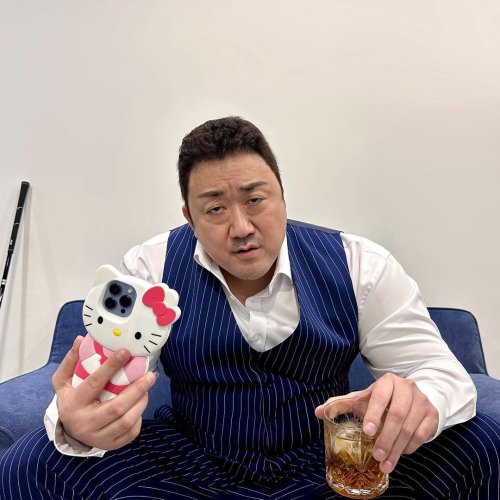 这是真爱！马东锡晒新照穿HelloKitty拖鞋-第2张图片