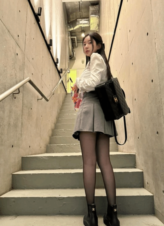 接住泼天流量！女主体模在刚刚ins介绍中加上《星刃》-第9张图片
