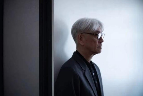 坂本龙一生前最后影像公开 枯瘦的手随音乐起舞-第4张图片