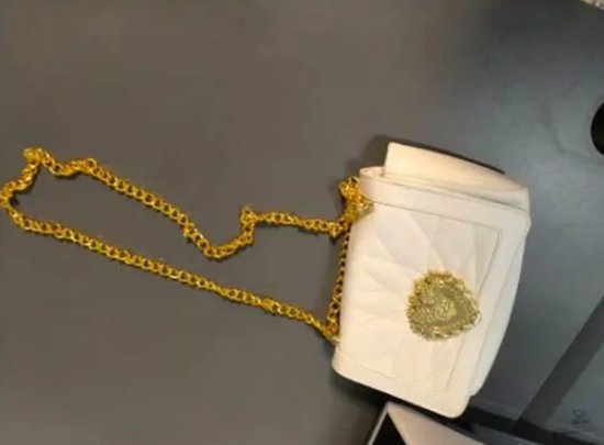 给挎包换上大金链子！旅客把799克黄金制成挎包链条入境被查-第2张图片