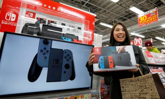 任天堂Switch超越NDS成为日本最畅销的游戏主机。-第1张图片 任天堂Switch超越NDS成为日本最畅销的游戏主机。-第1张图片
