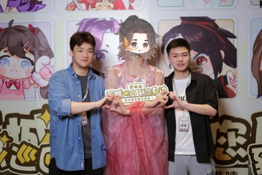 为了引起游戏策划的注意,直男扮成妹子出现在交流会上,每个人都很漂亮。-第2张图片 为了引起游戏策划的注意,直男扮成妹子出现在交流会上,每个人都很漂亮。-第2张图片