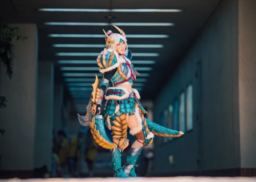 《怪物猎人》雷狼龙套女猎人COS赏 樱花妹面庞吸睛！-第1张图片