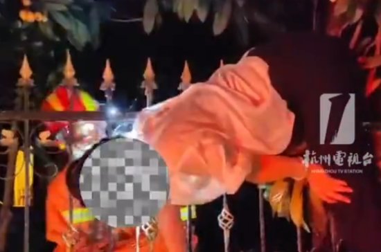 腰子一疼：女子翻围栏摘枇杷被铁刺扎进腰部8cm-第1张图片