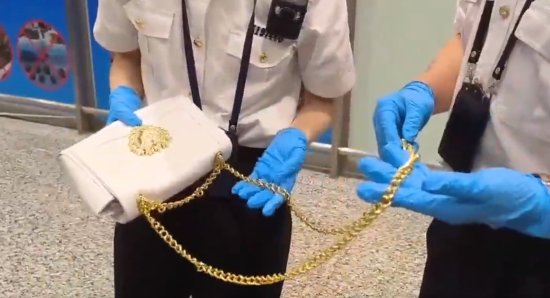 给挎包换上大金链子！旅客把799克黄金制成挎包链条入境被查-第1张图片